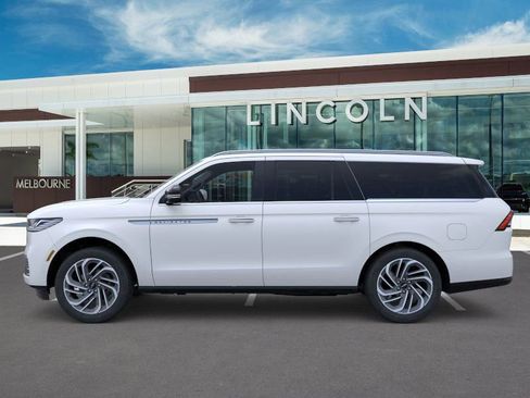 New 2025 Lincoln Navigator L Reserve image 3