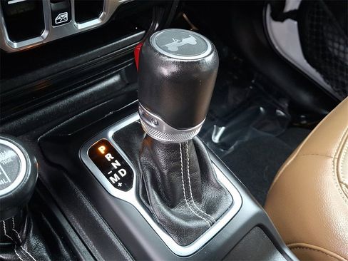 Used 2022 Jeep Wrangler Unlimited Sahara image 16