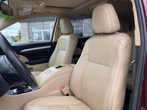 Used 2015 Toyota Highlander XLE AWD/4WD image 15