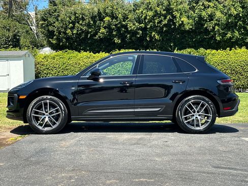 Certified 2025 Porsche Macan AWD/4WD image 2