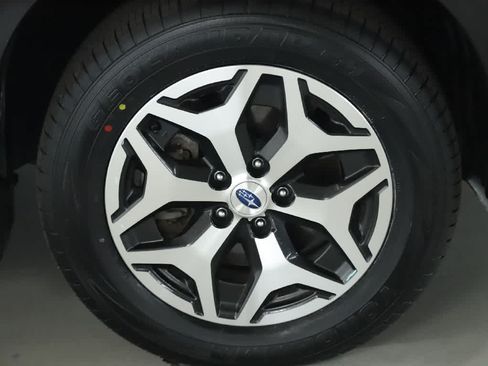 Used 2023 Subaru Forester Premium AWD/4WD image 10