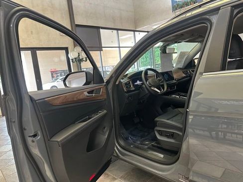 Used 2026 Volkswagen Atlas SE AWD/4WD image 11