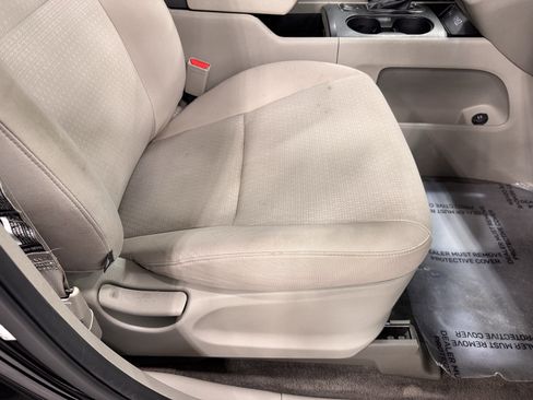 Used 2016 Kia Sedona LX w/ LX Convenience Package image 26