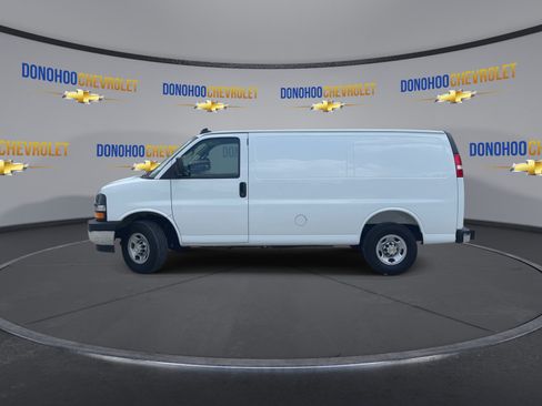 Used 2025 Chevrolet Express 2500 w/ Driver Convenience Package RWD image 5