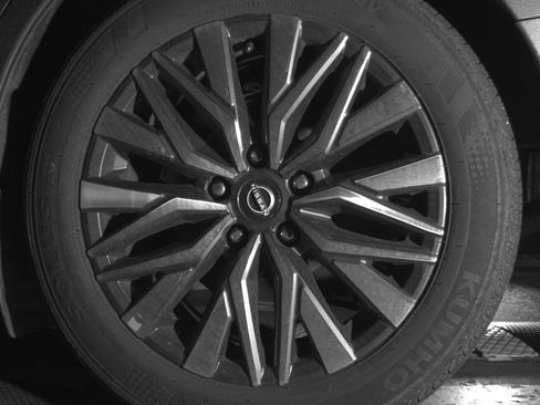 Used 2025 Nissan Altima 2.5 SV image 14