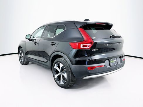 Used 2025 Volvo XC40 B5 Plus image 5