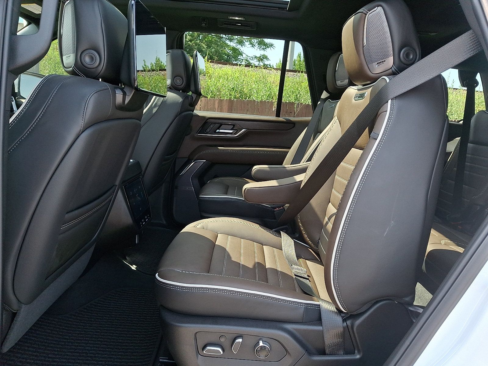Used 2026 GMC Yukon Denali Ultimate AWD/4WD image 10