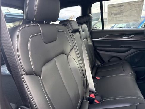 New 2025 Jeep Grand Cherokee Limited image 13