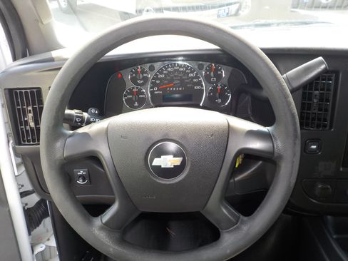 Used 2016 Chevrolet Express 2500 RWD image 16
