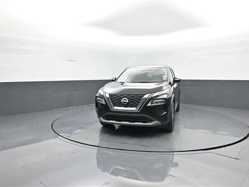 Used 2023 Nissan Rogue SV image 3