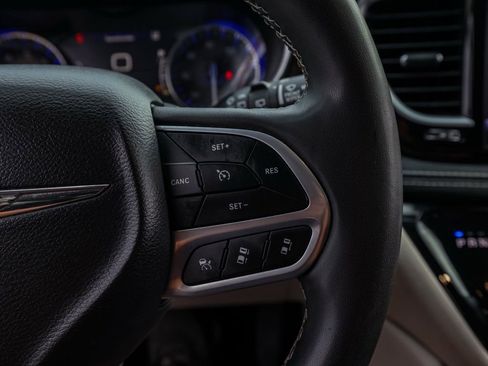 Used 2023 Chrysler Pacifica Limited image 26