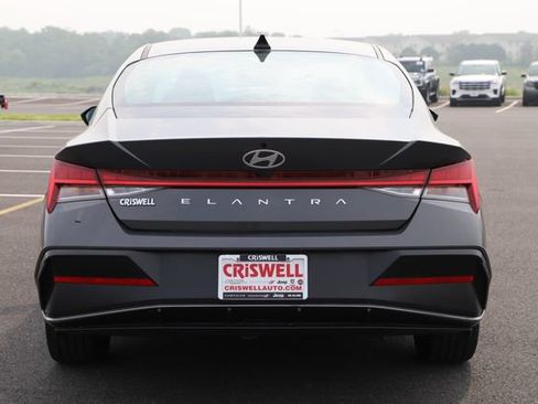 Used 2025 Hyundai Elantra SEL FWD image 5
