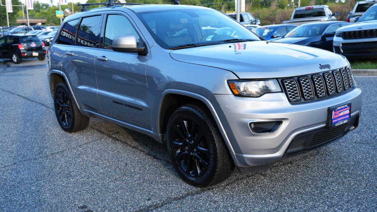 Used 2019 Jeep Grand Cherokee Altitude AWD/4WD image 5