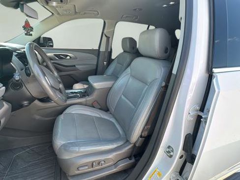 Used 2019 Chevrolet Traverse Premier w/ Driver Confidence II Package FWD image 19