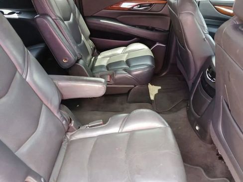 Used 2020 Cadillac Escalade ESV Luxury RWD image 18