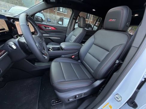 New 2026 Chevrolet Traverse Z71 w/ Enhanced Driving Package AWD/4WD image 19