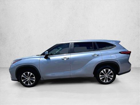 Used 2023 Toyota Highlander XLE FWD image 6