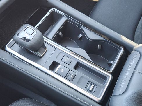 Used 2025 Nissan Pathfinder SV w/ SV Premium Package image 23