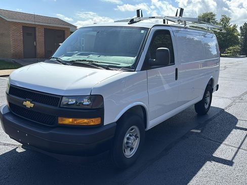 Used 2025 Chevrolet Express 2500 w/ Driver Convenience Package RWD image 3