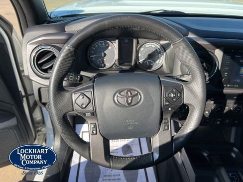 Used 2018 Toyota Tacoma TRD Sport w/ Technology Package image 46