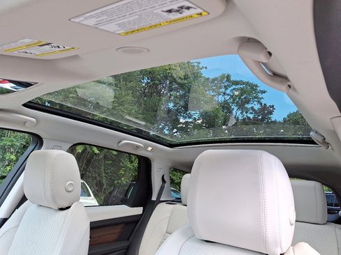 Used 2025 Land Rover Discovery Sport S image 14