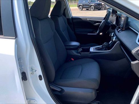 Used 2022 Toyota RAV4 XLE FWD image 9