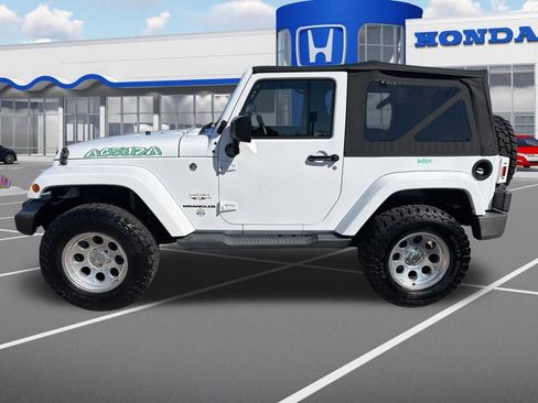 Used 2017 Jeep Wrangler Sahara w/ Connectivity Group image 9