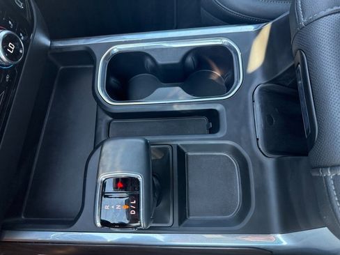 Used 2024 GMC Sierra 1500 SLT image 18