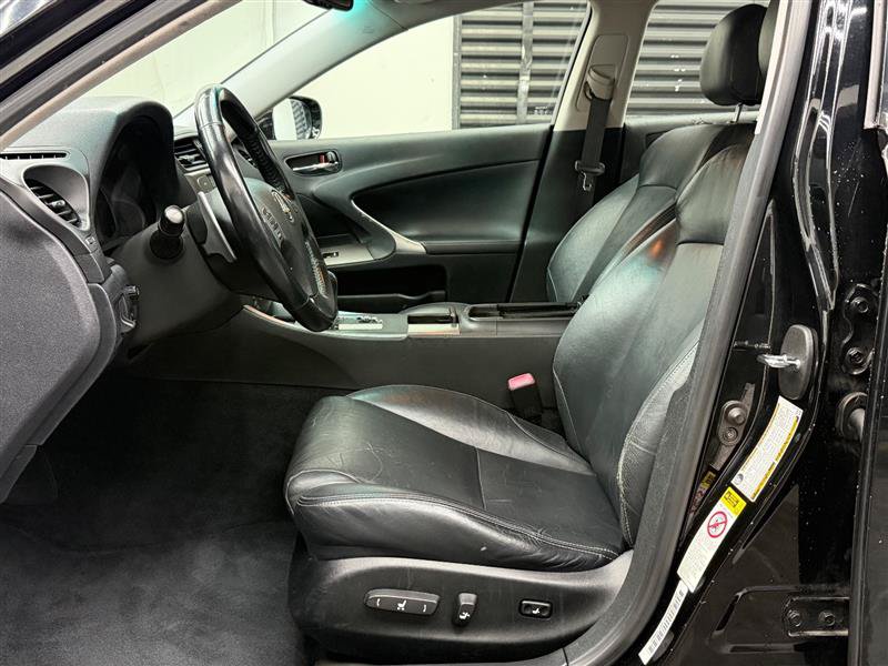Used 2009 Lexus IS 250 w/ Preferred Accessory Pkg RWD image 9