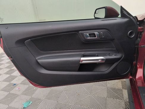 Used 2018 Ford Mustang Coupe RWD image 31