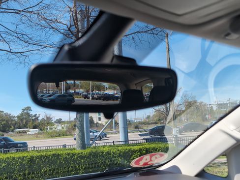 Used 2024 Chrysler Pacifica Touring-L image 27