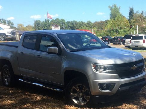 Used 2017 Chevrolet Colorado Z71 AWD/4WD image 7