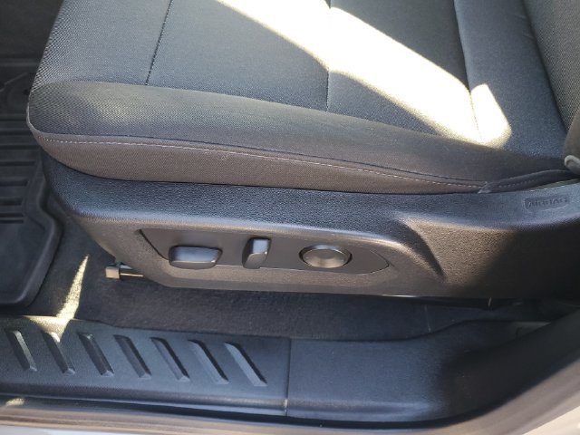 Used 2024 Chevrolet Colorado W/T w/ WT Convenience Package II RWD image 18