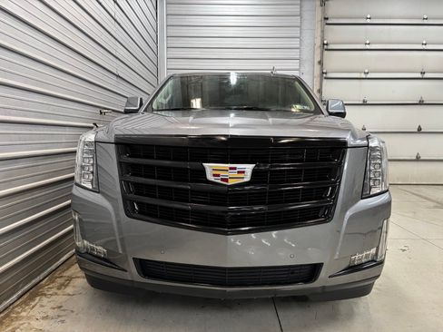 Used 2020 Cadillac Escalade ESV Luxury w/ Escalade Sport Edition image 5