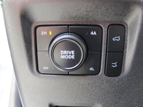 Used 2025 Ford Expedition Active AWD/4WD image 23