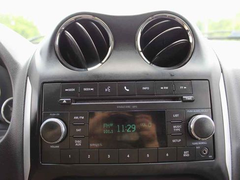 Used 2017 Jeep Compass Latitude FWD image 18