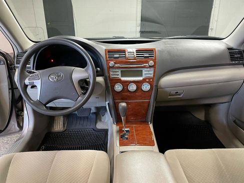 Used 2009 Toyota Camry LE FWD image 13