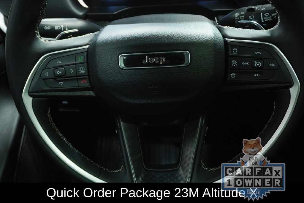Used 2025 Jeep Grand Cherokee Altitude AWD/4WD image 5