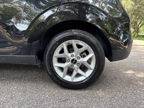 Used 2025 Kia Soul LX w/ LX Technology Package FWD image 28
