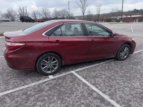 Used 2017 Toyota Camry SE w/ Moonroof Package image 3