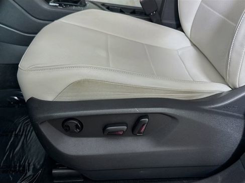 Used 2018 Volkswagen Tiguan SE image 15