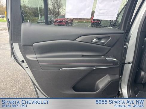 Used 2025 Chevrolet Traverse Z71 image 17