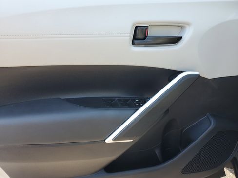 Used 2026 Toyota Corolla Cross L image 17