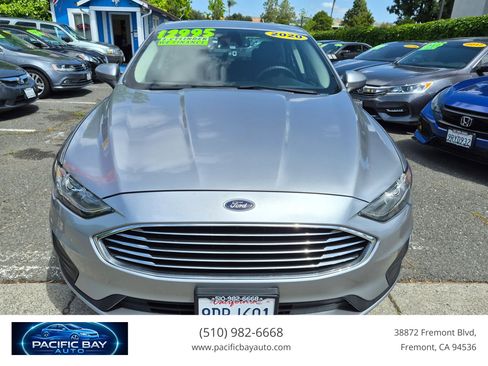 Used 2020 Ford Fusion SE image 2