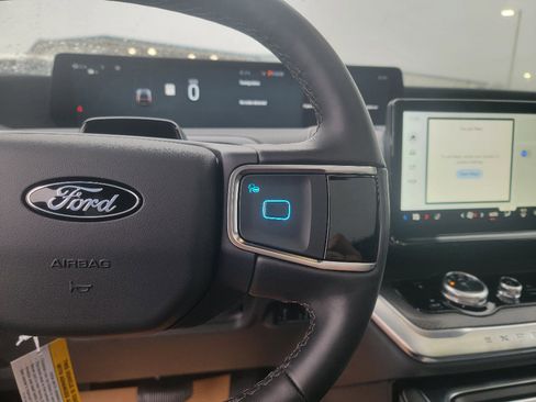 New 2026 Ford Expedition Platinum w/ Stealth Performance Package image 15