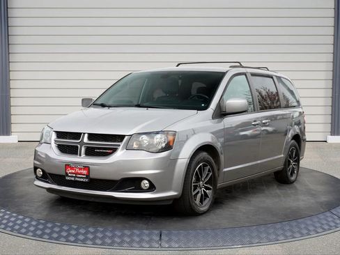 Used 2019 Dodge Grand Caravan GT image 3