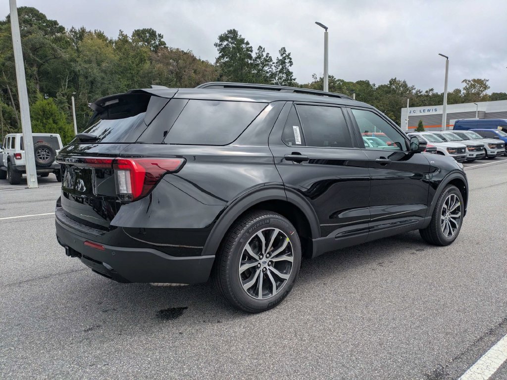 New 2027 Ford Explorer ST-Line RWD image 3
