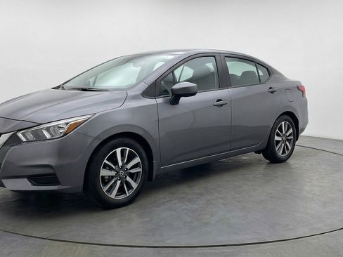 Used 2025 Nissan Versa SV image 3