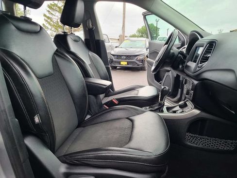 Used 2019 Jeep Compass Latitude w/ Cold Weather Group AWD/4WD image 18