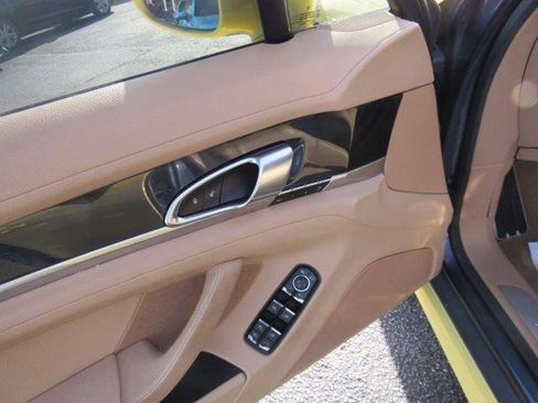 Used 2014 Porsche Panamera 4 image 13
